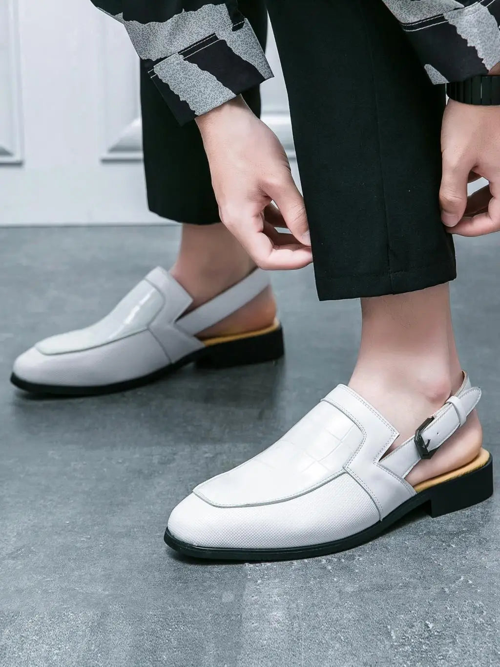 Leather Men's Sandals Checker Textured Hollow Formal Shoes Casual Style Metal Button Sandals Office Men's Shoes Leather  Shoes